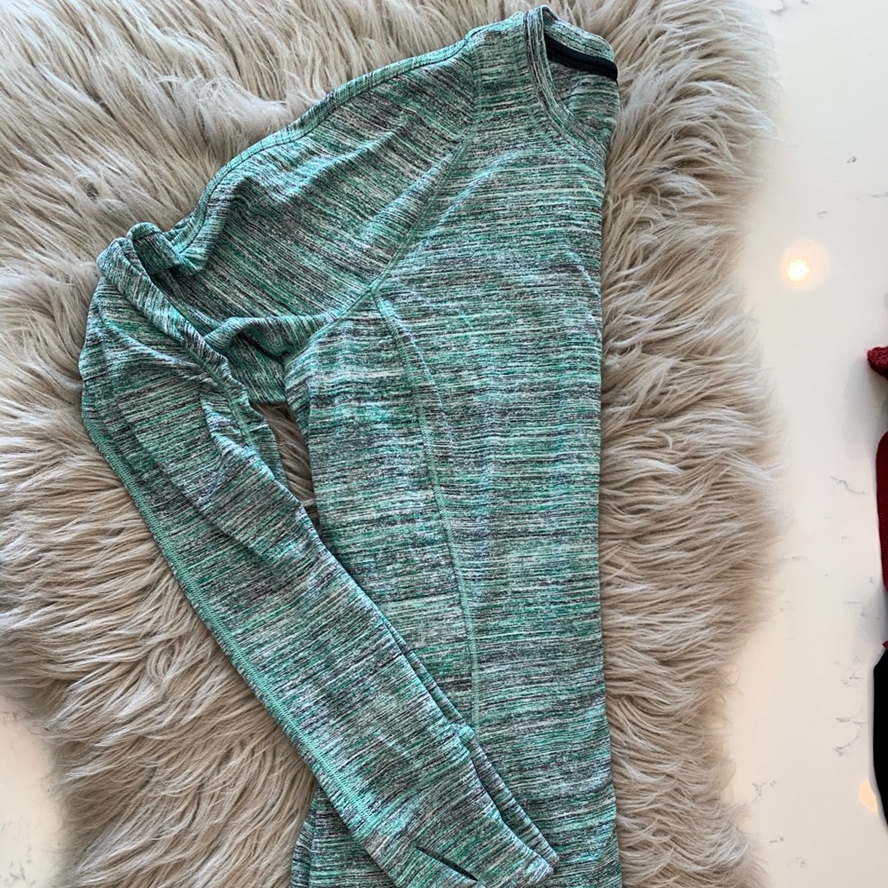 Lululemon long sleeve thumb shirt
